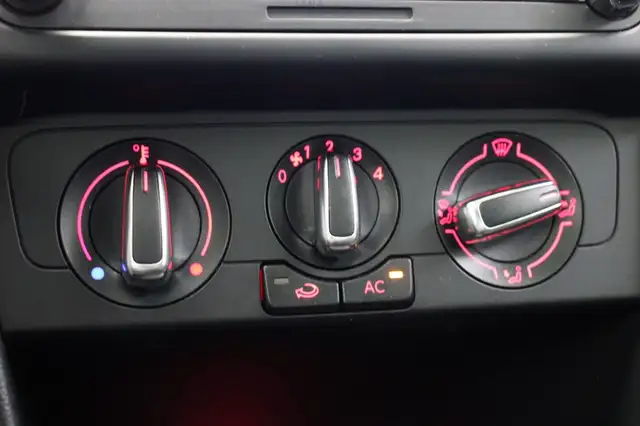 Volkswagen Polo view 6