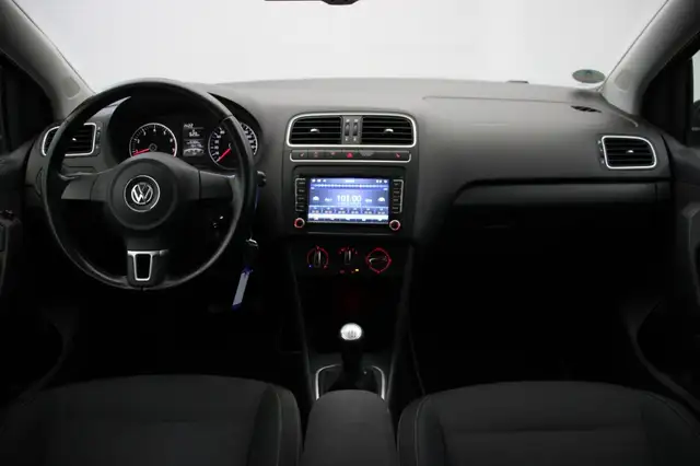 Volkswagen Polo view 2