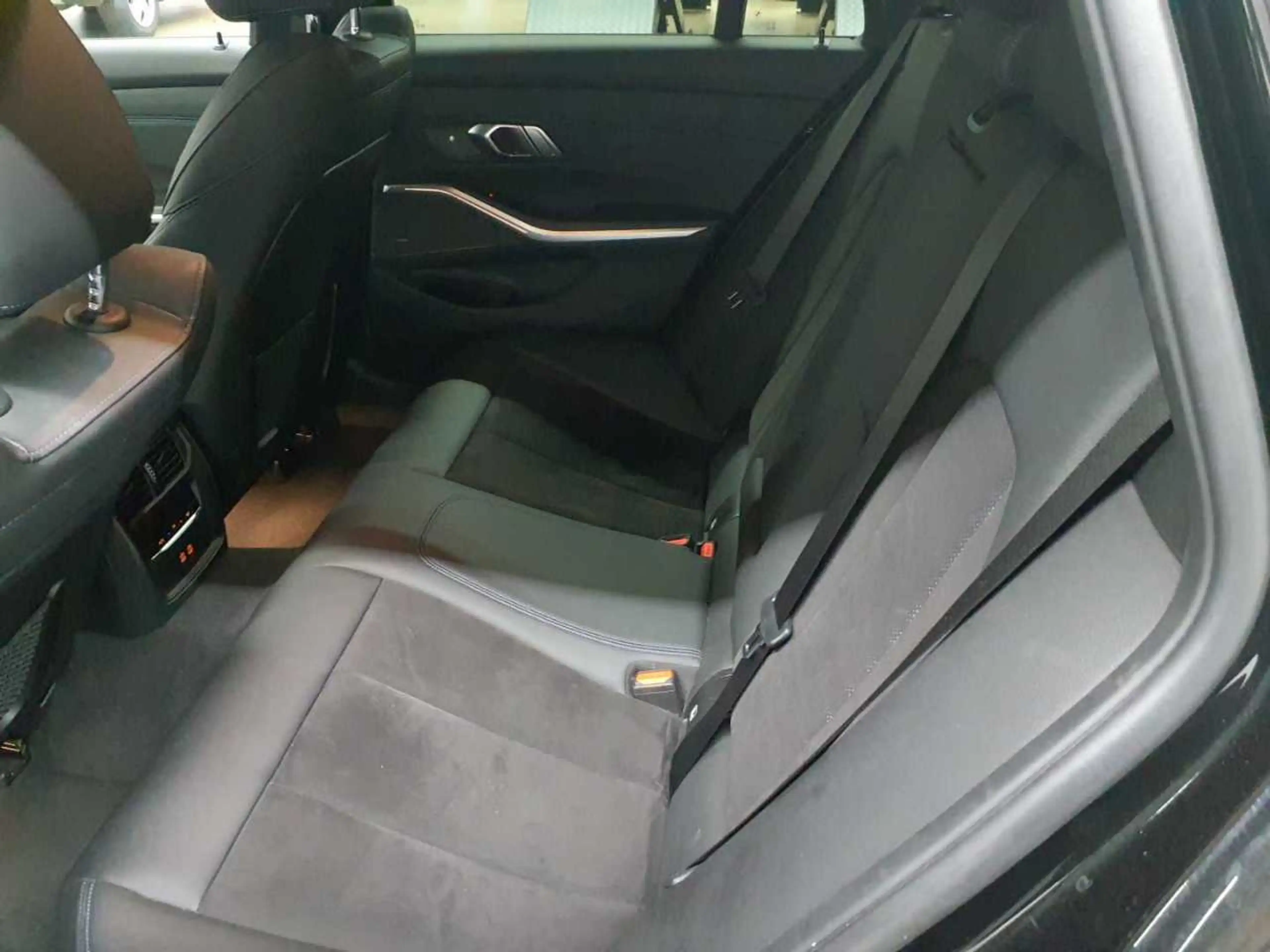 BMW 320 320d Touring Aut. M Sport AHK HuD Navi — photo 13