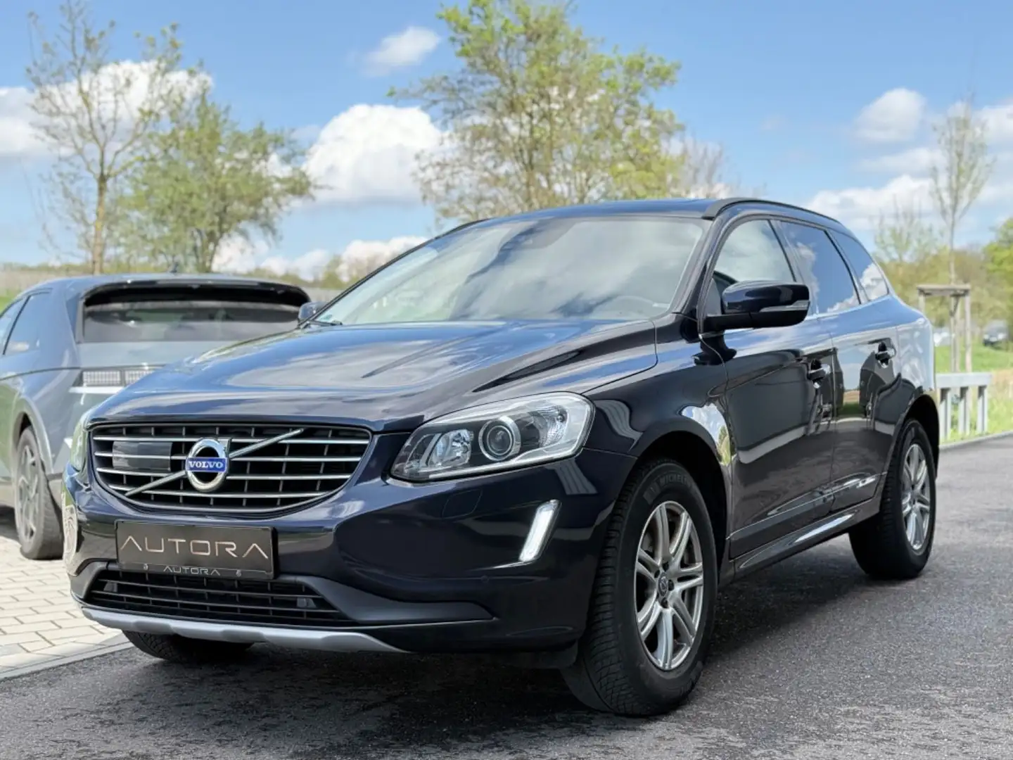Volvo XC60 D5 Momentum AWD |BLIS| Bleu - 2