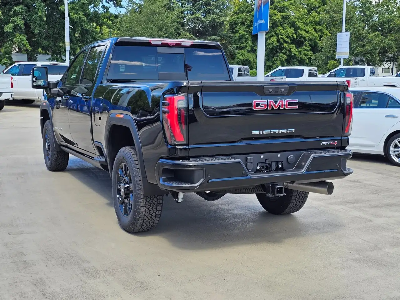 GMC Sierra 3500HD снимка GMC Sierra 3500HD