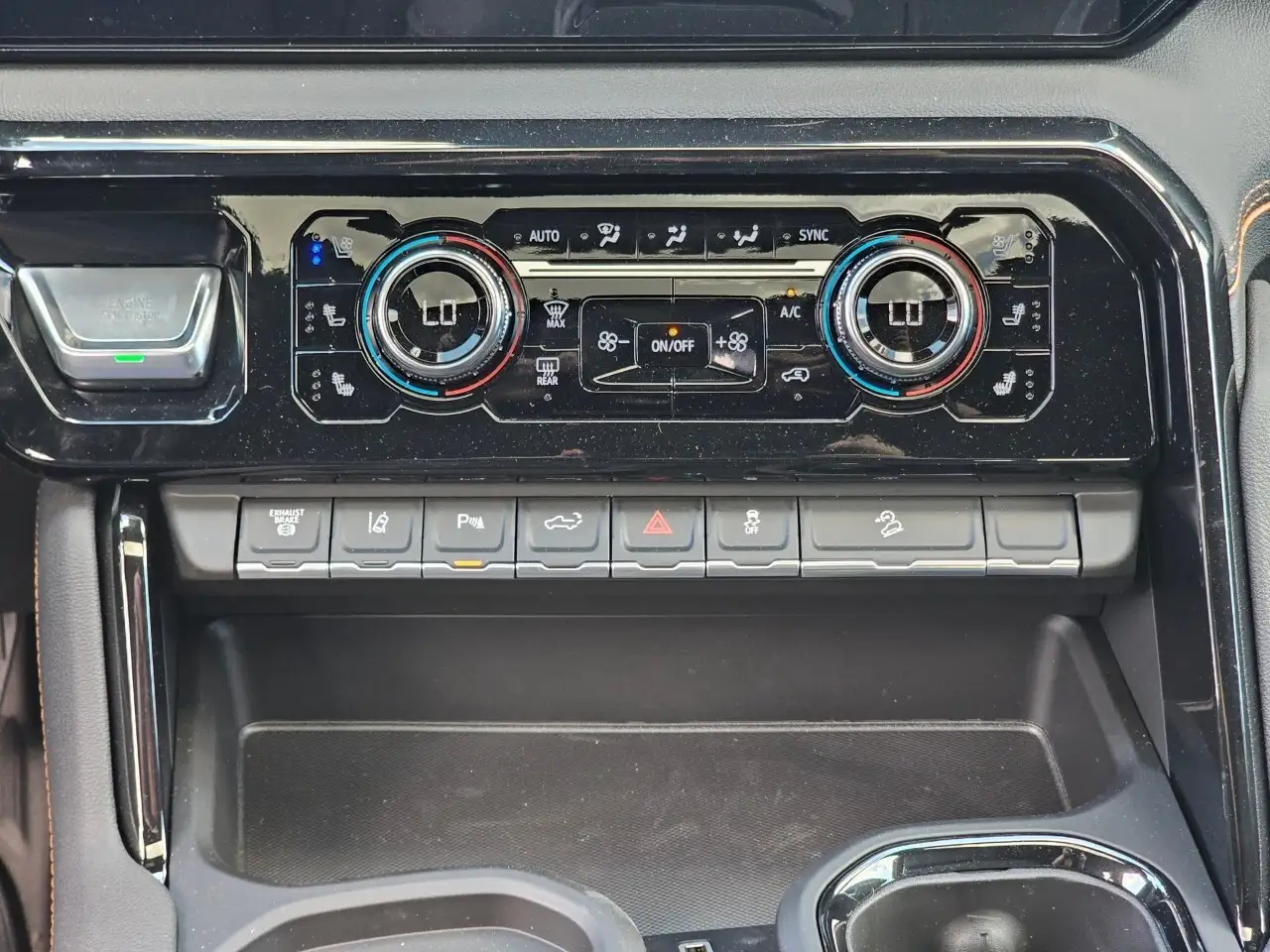 GMC Sierra 3500HD снимка GMC Sierra 3500HD