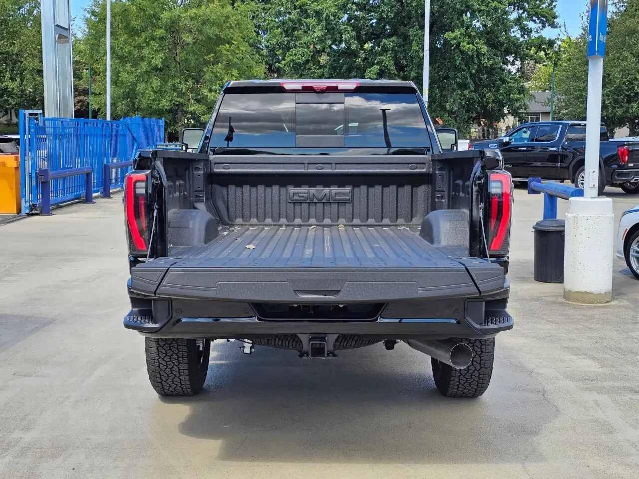 GMC Sierra 3500HD снимка GMC Sierra 3500HD