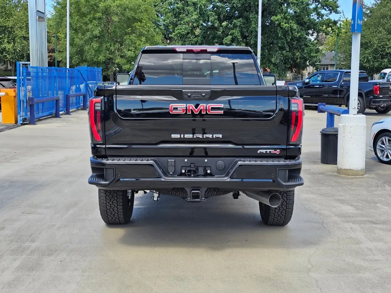 GMC Sierra 3500HD снимка GMC Sierra 3500HD