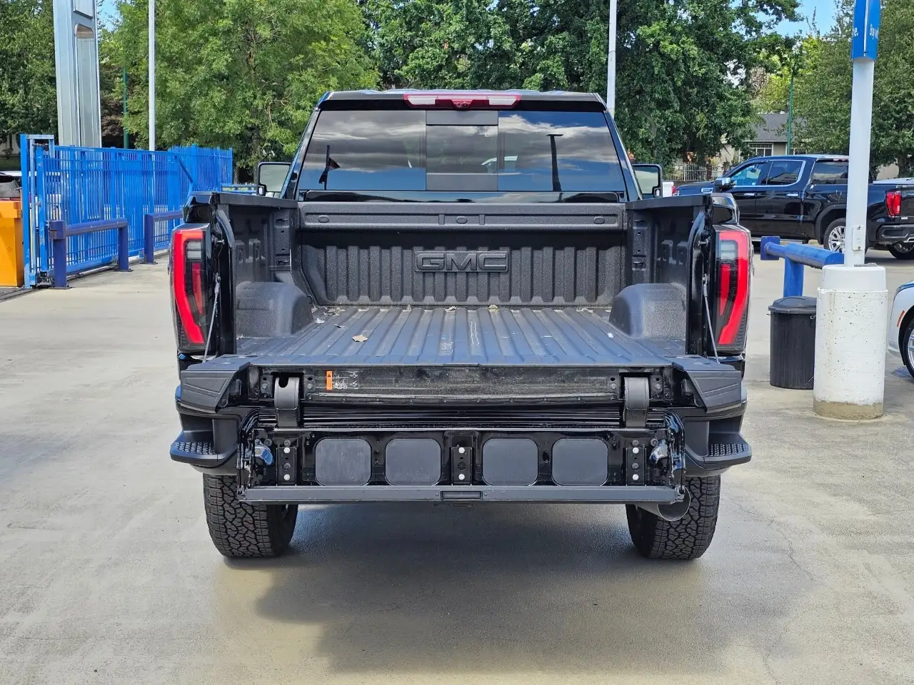 GMC Sierra 3500HD снимка GMC Sierra 3500HD
