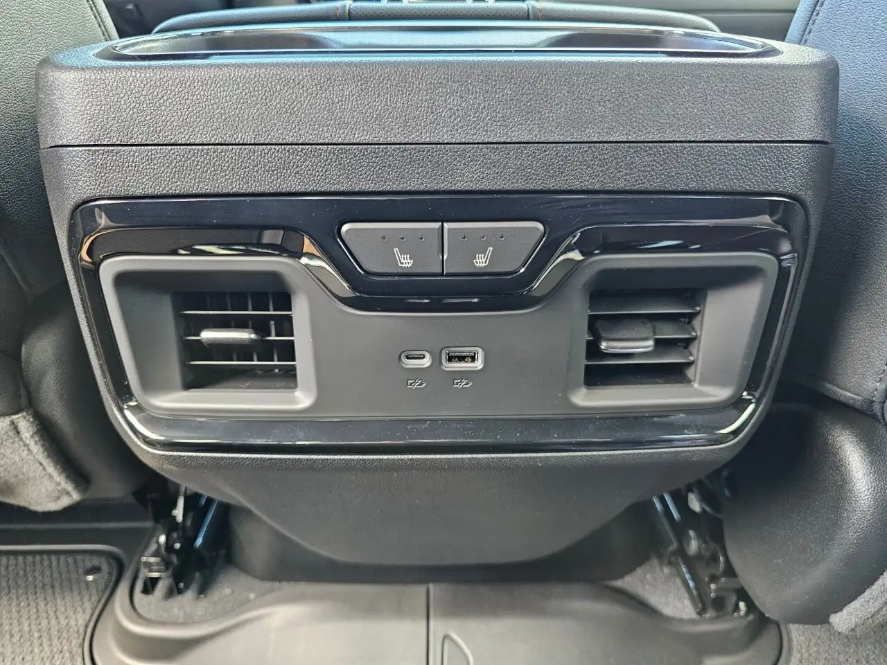 GMC Sierra 3500HD снимка GMC Sierra 3500HD