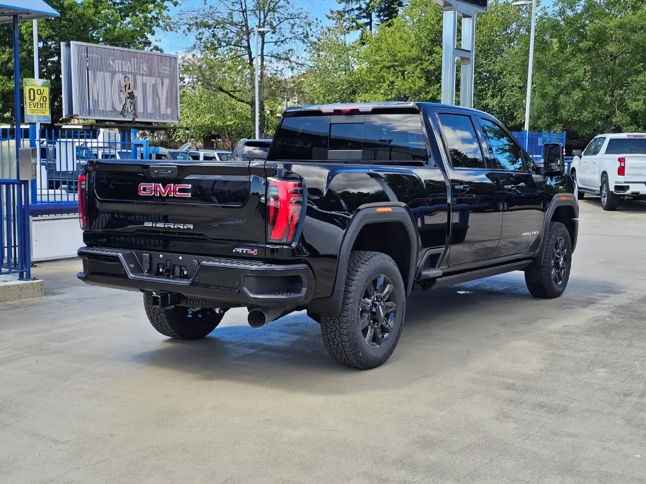 GMC Sierra 3500HD снимка GMC Sierra 3500HD