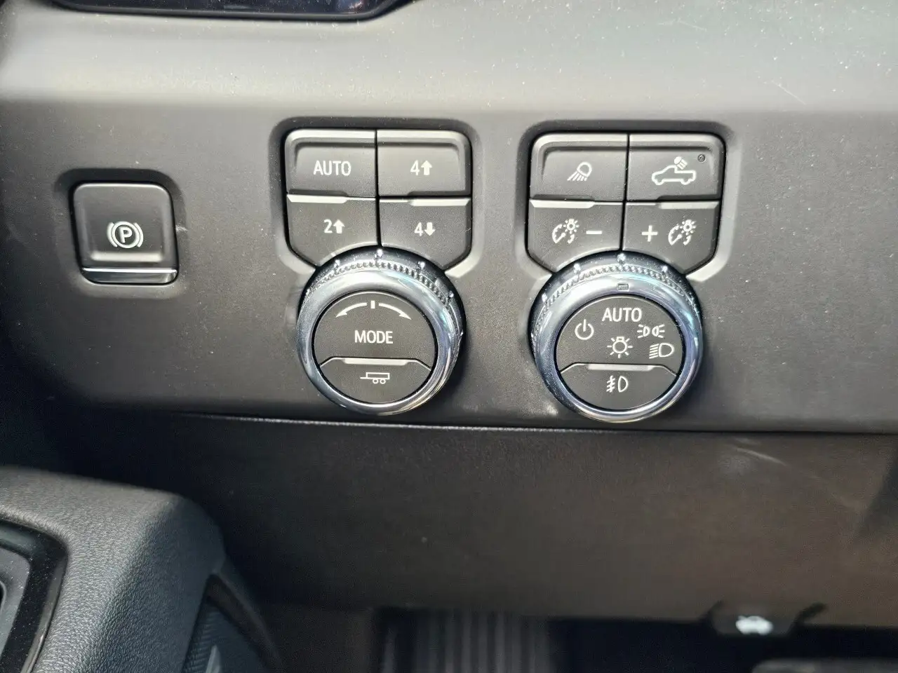 GMC Sierra 3500HD снимка GMC Sierra 3500HD
