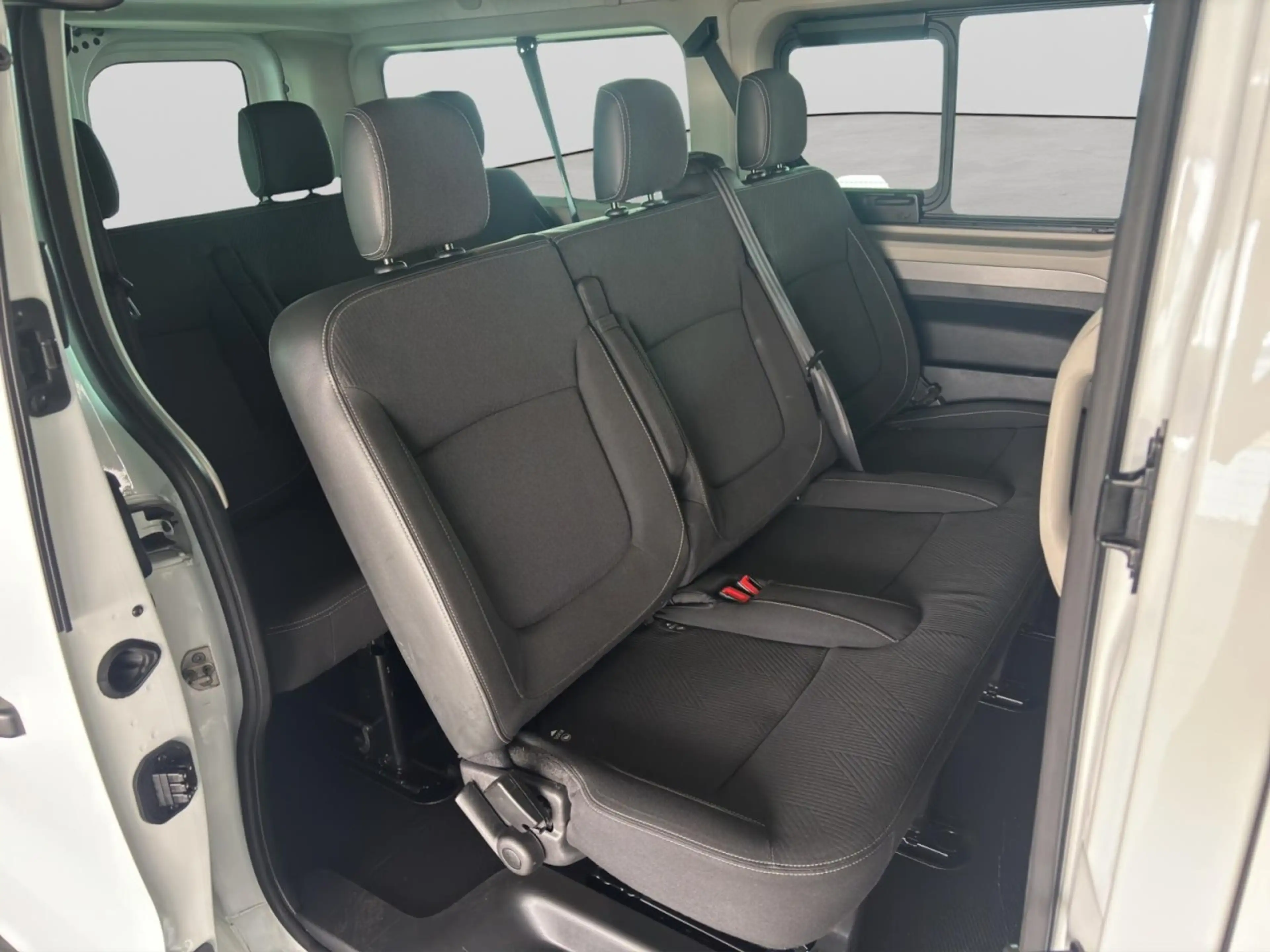 Renault Trafic Combi L2H1 3,0t Life 8-Sitzer Rückfahrk. Klima — photo 14