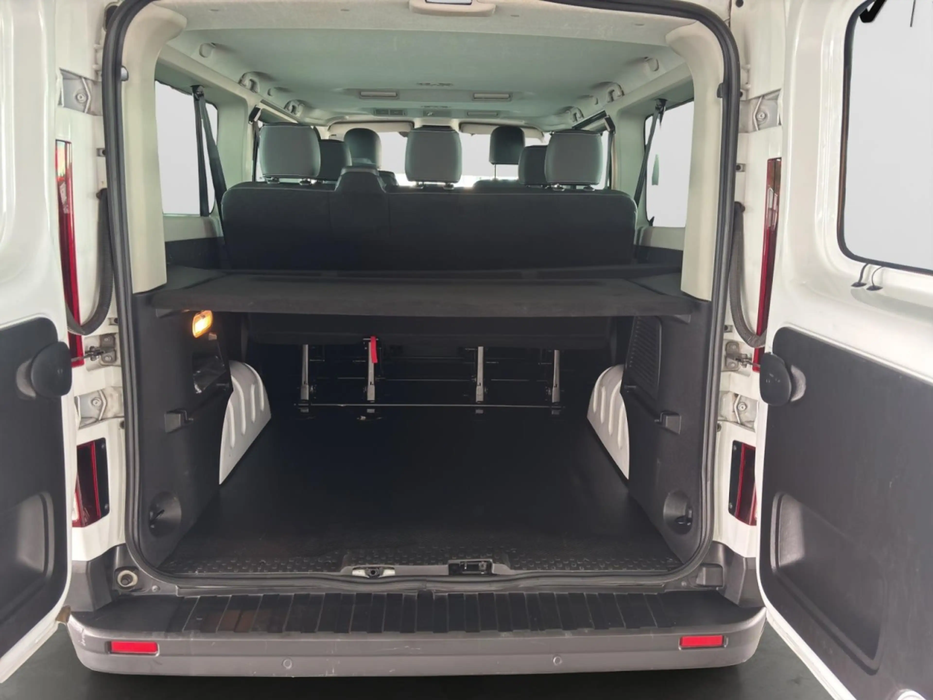 Renault Trafic Combi L2H1 3,0t Life 8-Sitzer Rückfahrk. Klima — photo 7