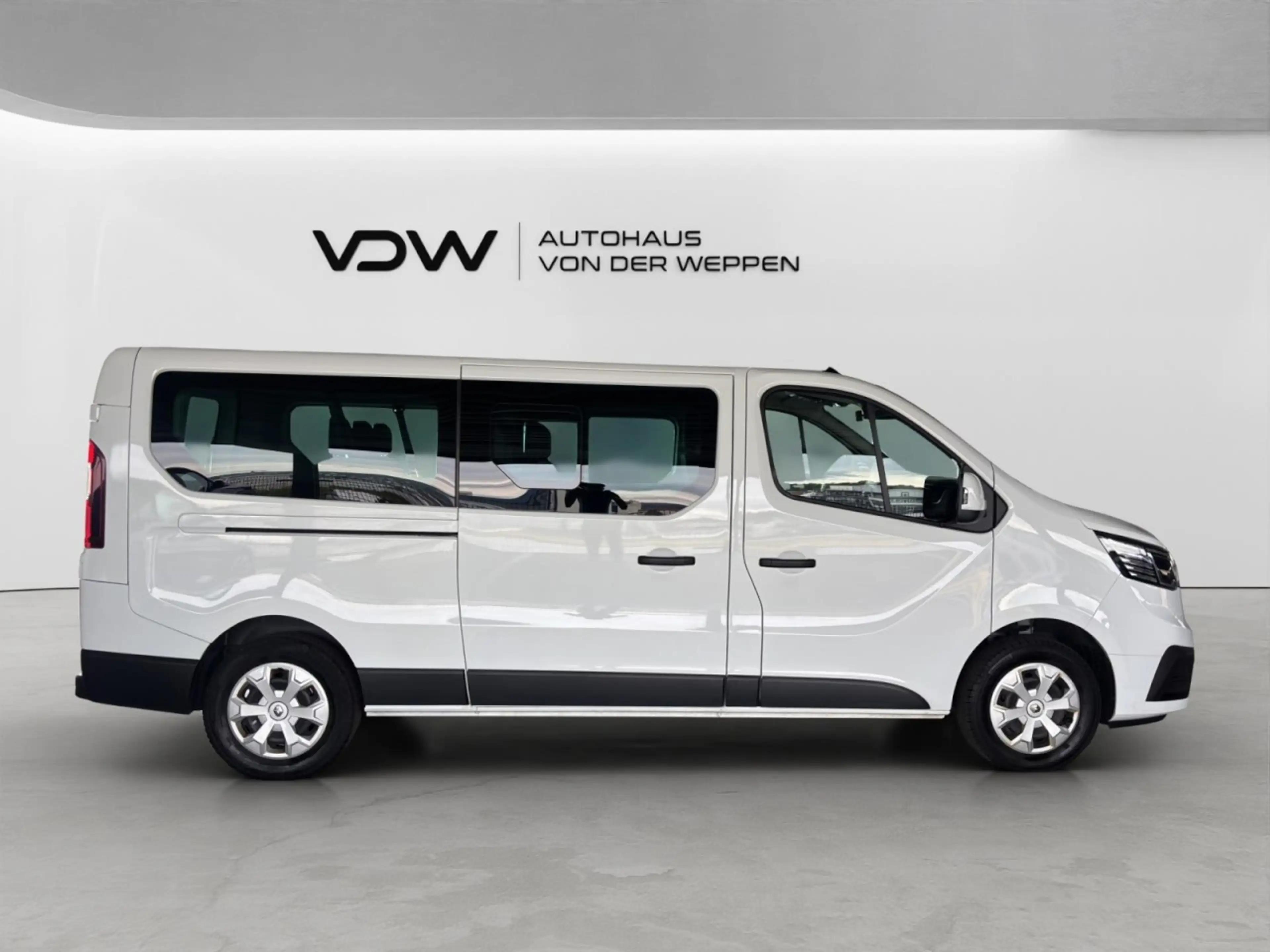 Renault Trafic Combi L2H1 3,0t Life 8-Sitzer Rückfahrk. Klima — photo 9