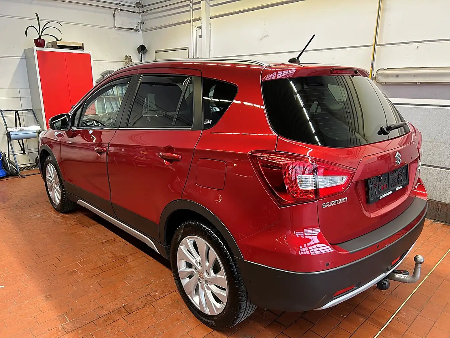 Suzuki SX4 S-Cross 1,4 DITC ALLGRIP shine Automatik Rot - 2