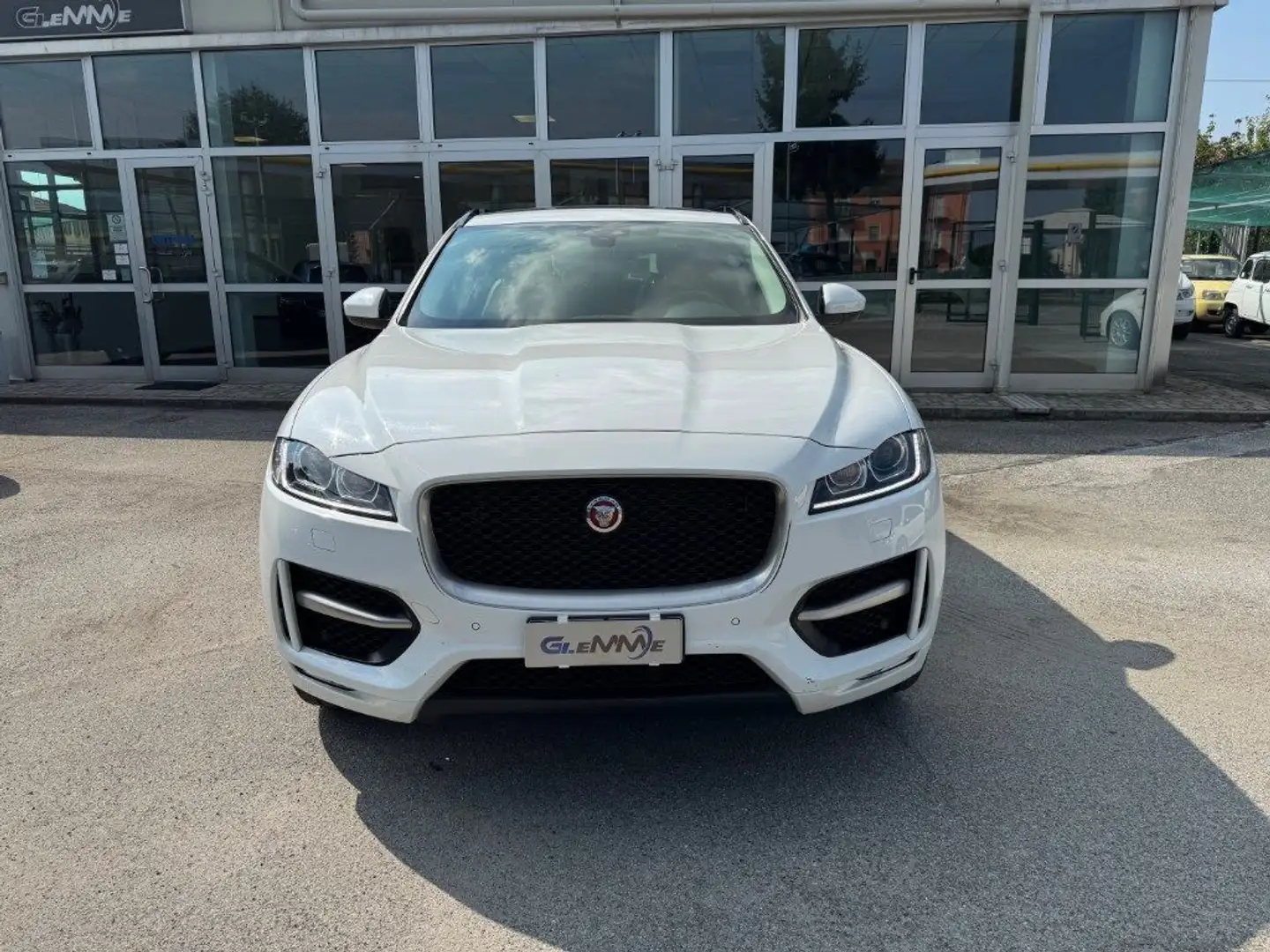 Jaguar F-Pace 2.0 D 180 CV AWD R-Sport Bianco - 2