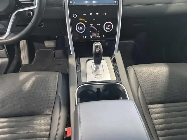 Land Rover Discovery Sport view 12