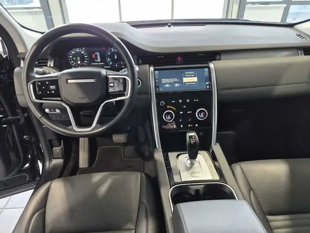 Land Rover Discovery Sport view 9