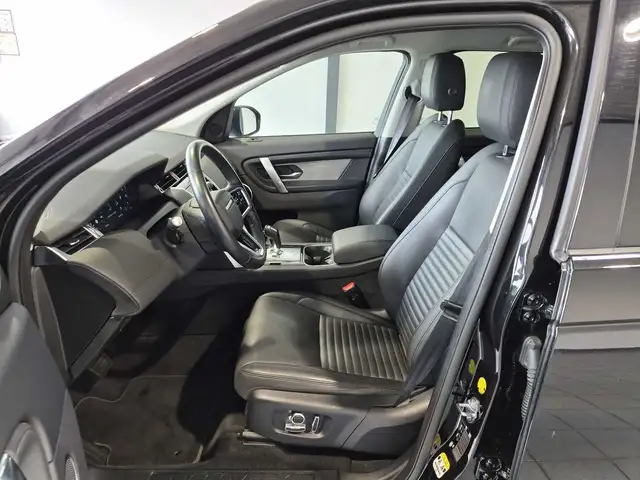 Land Rover Discovery Sport view 8