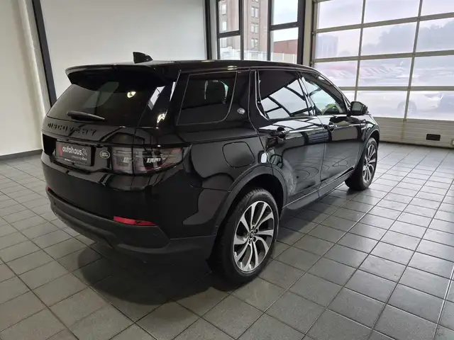 Land Rover Discovery Sport view 5