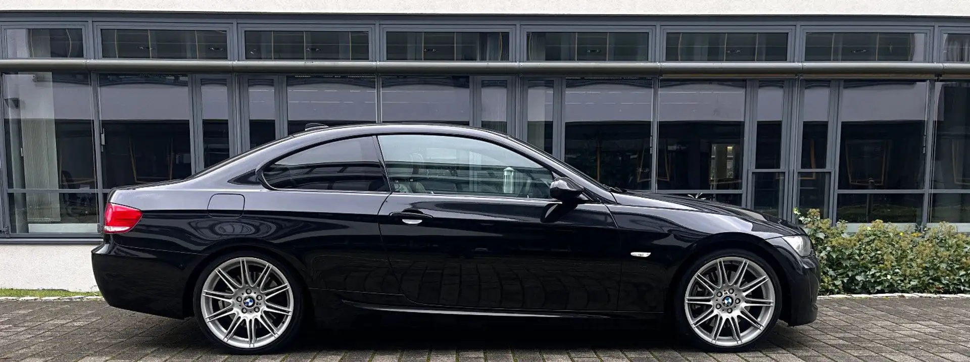 BMW 330 d Coupé*M Sportpaket*LCI*Leder*ACC*19"*Xenon* Schwarz - 2