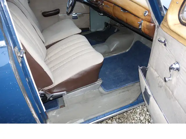 Mercedes-Benz 220 view 15