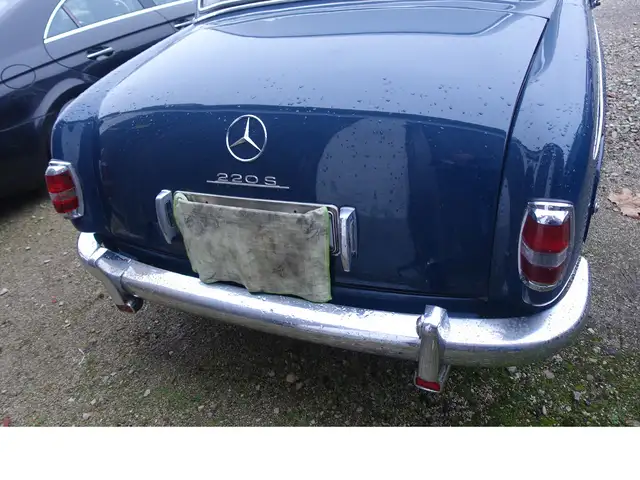 Mercedes-Benz 220 view 6