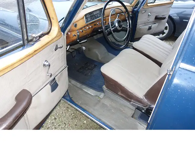 Mercedes-Benz 220 view 10