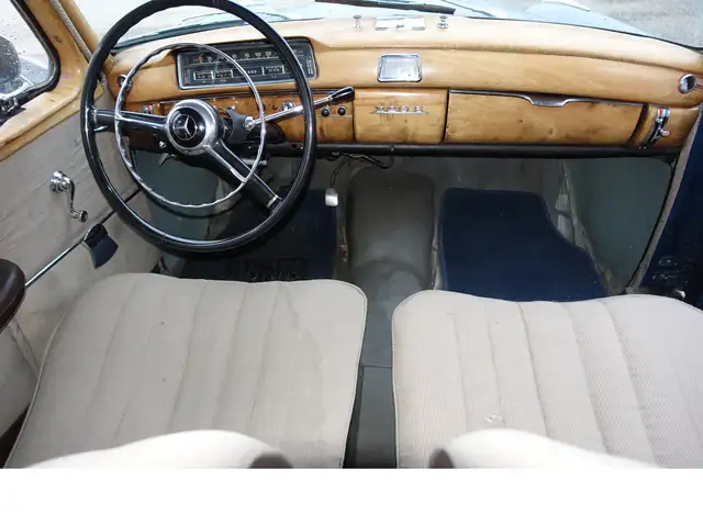 Mercedes-Benz 220 view 7