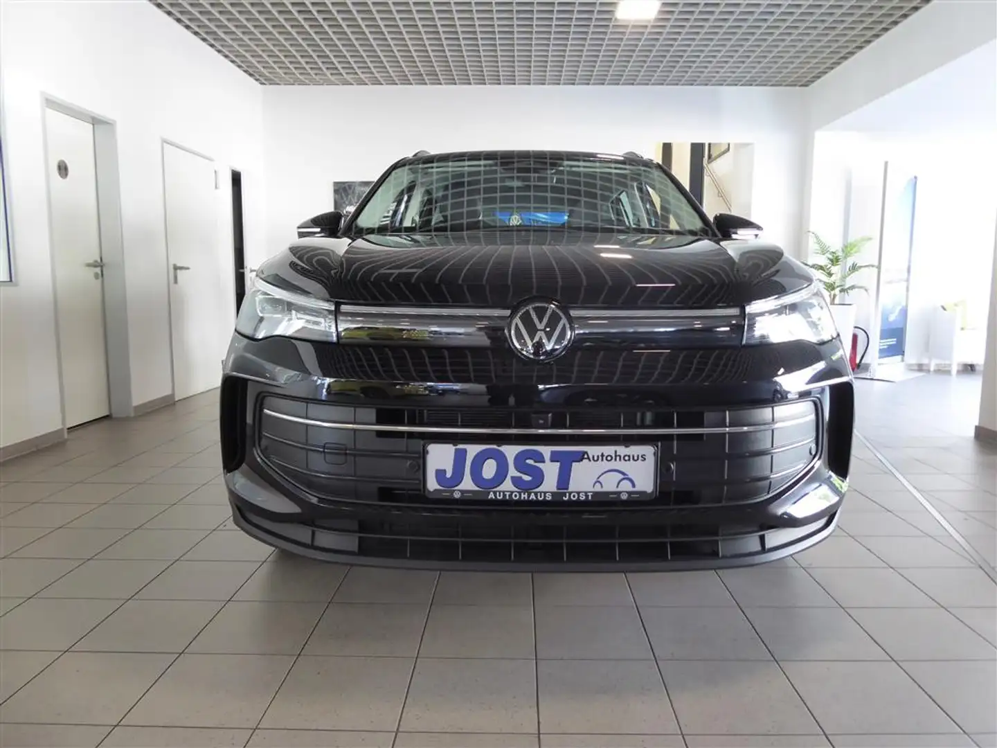 Volkswagen Tiguan Goal 1.5 eTSI DSG Navi AHK Kamera AreaView LM19 Schwarz - 2