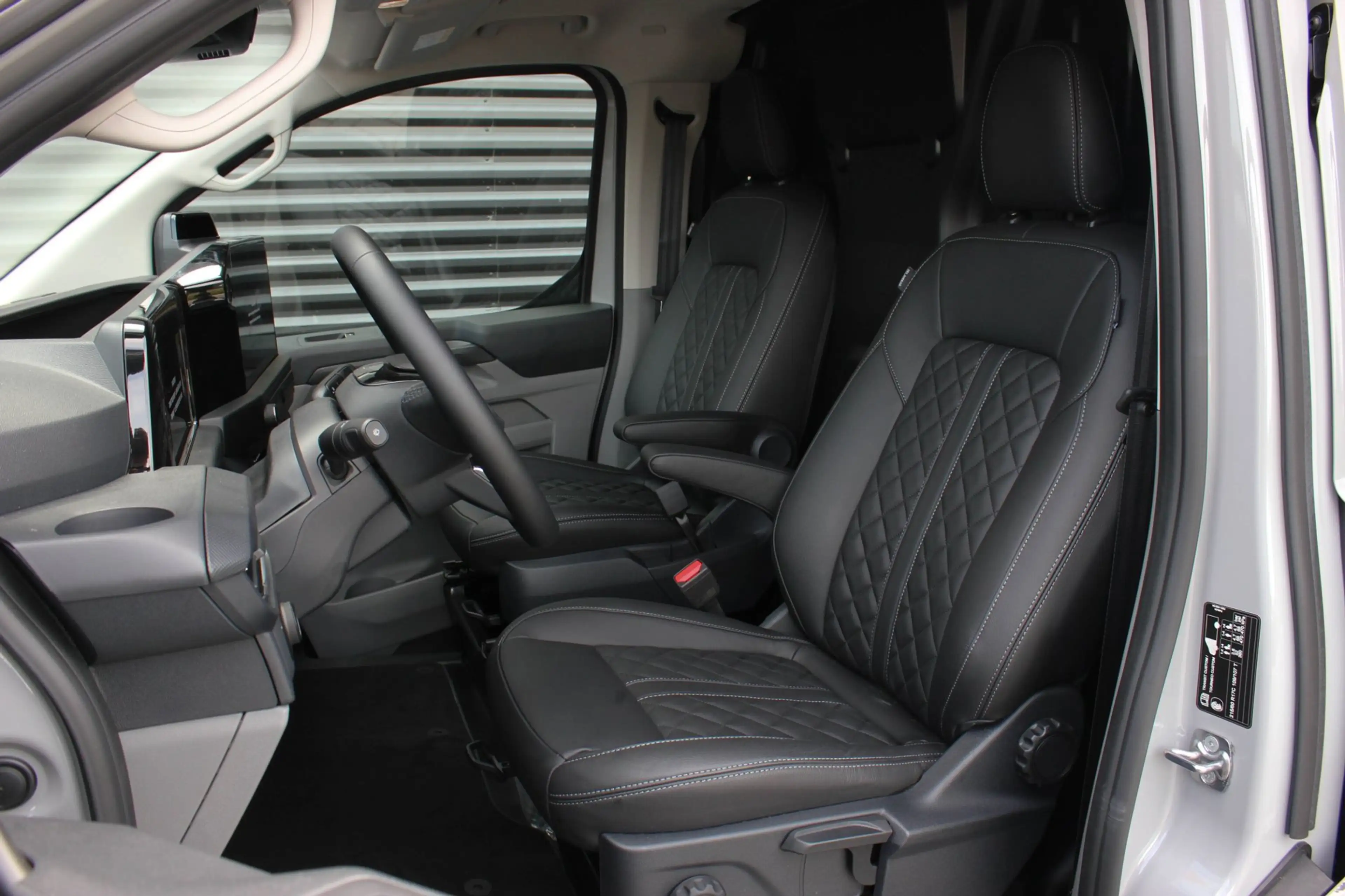 Ford E-Transit Cust. 340 L2H1 Limited 71 kWh 218PK / JB- EDITON / — photo 14