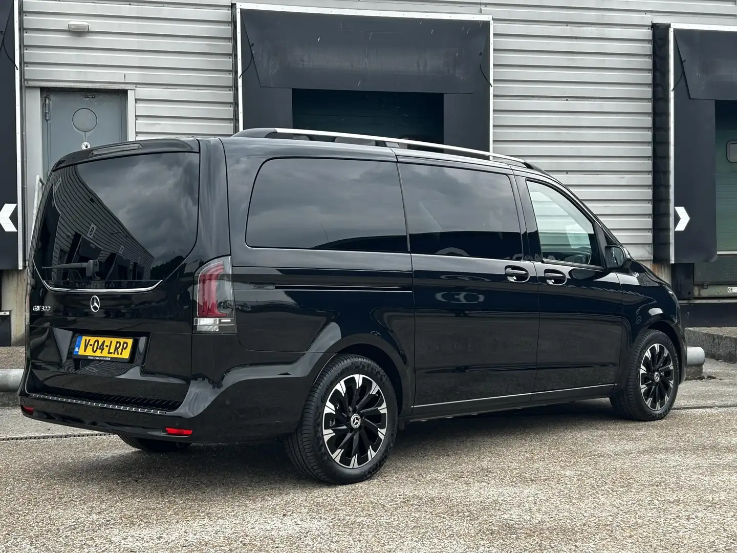 Mercedes-Benz EQV 300 L2 Dubbel Cabine | Leder | 18"LMV | Widescreen | N Zwart - 2