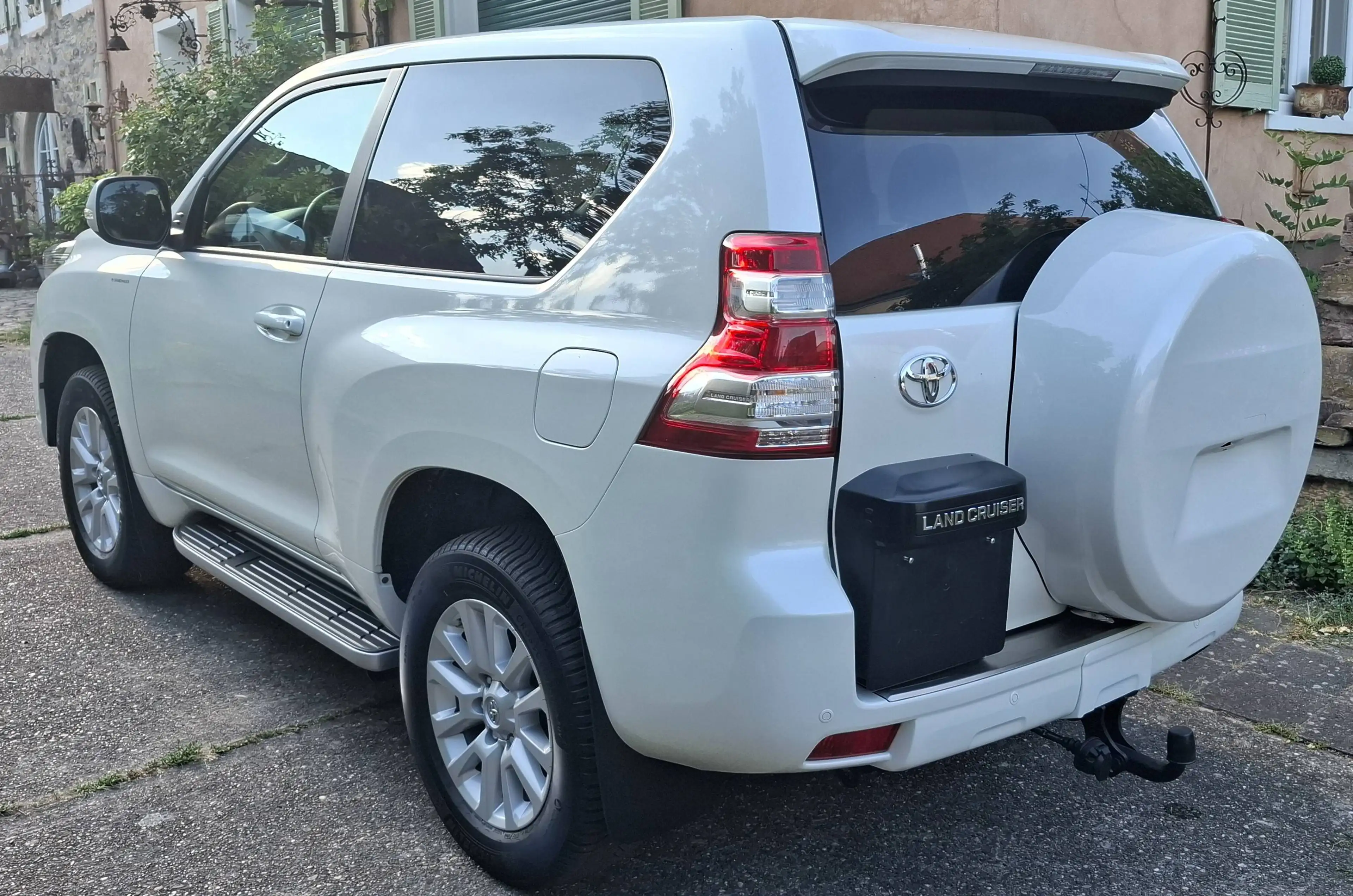 Toyota Land Cruiser 2.8 D-4D EXECUTIVE AUTOMATIK NAVI LEDER AHK 1.HAND! *TRAUMHAFT!* — photo 2