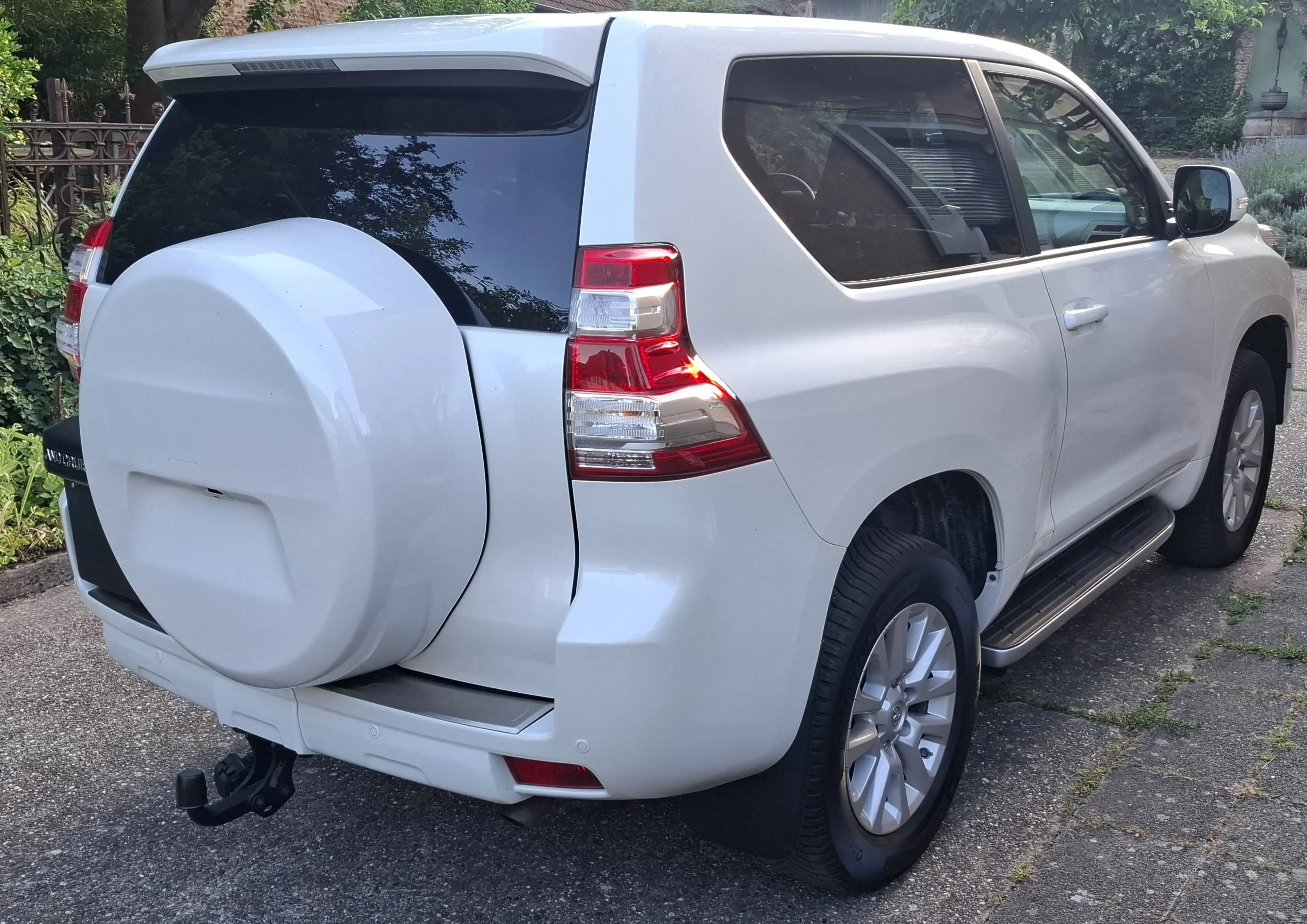 Toyota Land Cruiser 2.8 D-4D EXECUTIVE AUTOMATIK NAVI LEDER AHK 1.HAND! *TRAUMHAFT!* — photo 4
