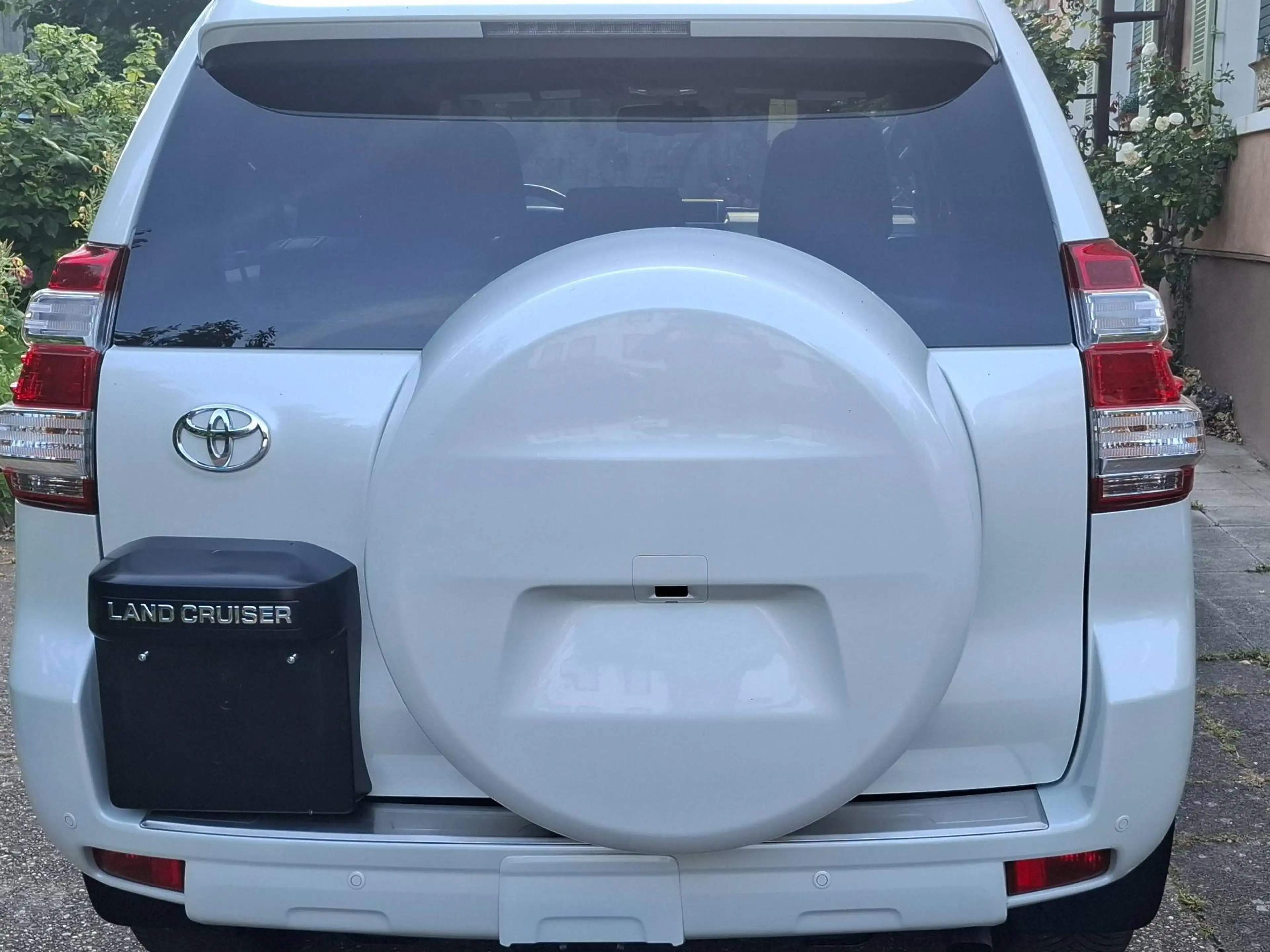 Toyota Land Cruiser 2.8 D-4D EXECUTIVE AUTOMATIK NAVI LEDER AHK 1.HAND! *TRAUMHAFT!* — photo 3