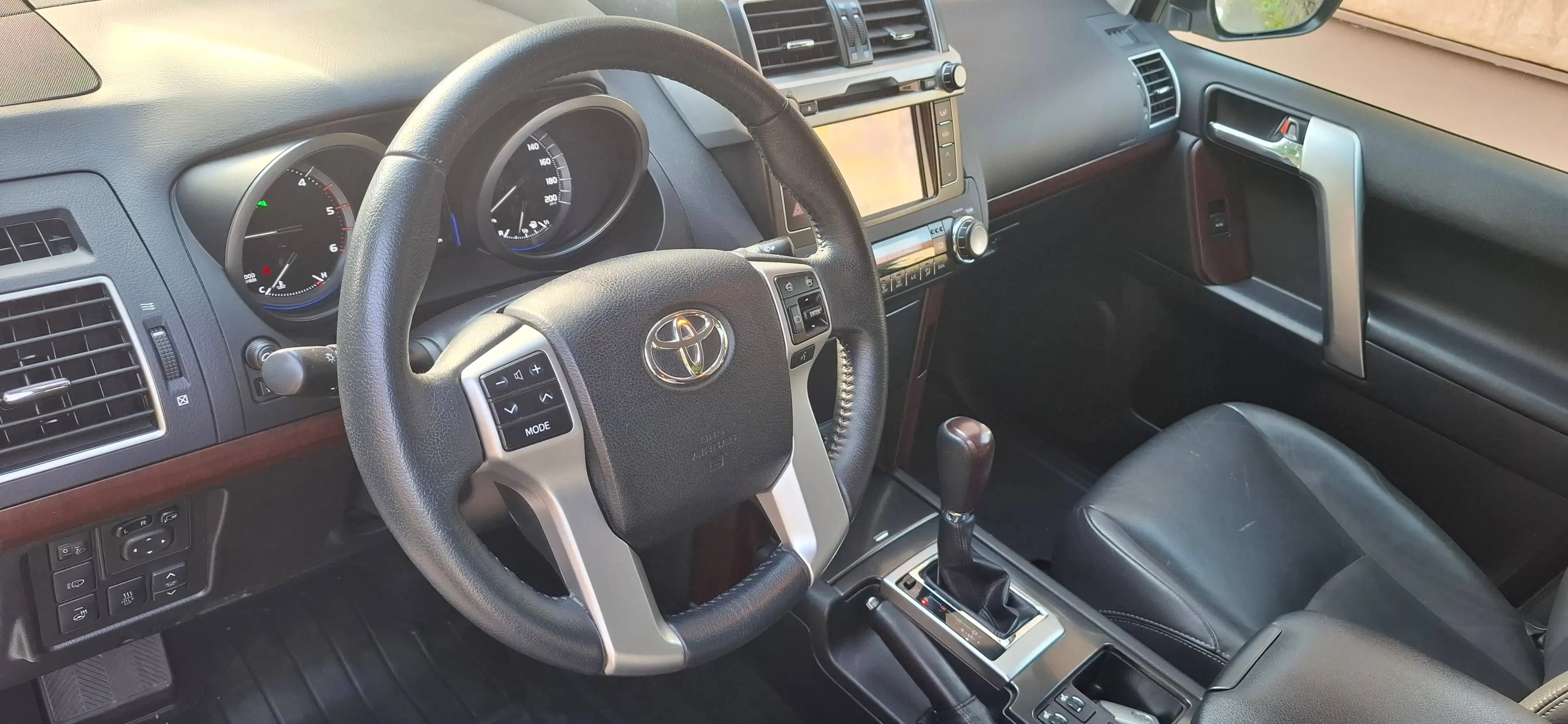 Toyota Land Cruiser 2.8 D-4D EXECUTIVE AUTOMATIK NAVI LEDER AHK 1.HAND! *TRAUMHAFT!* — photo 7