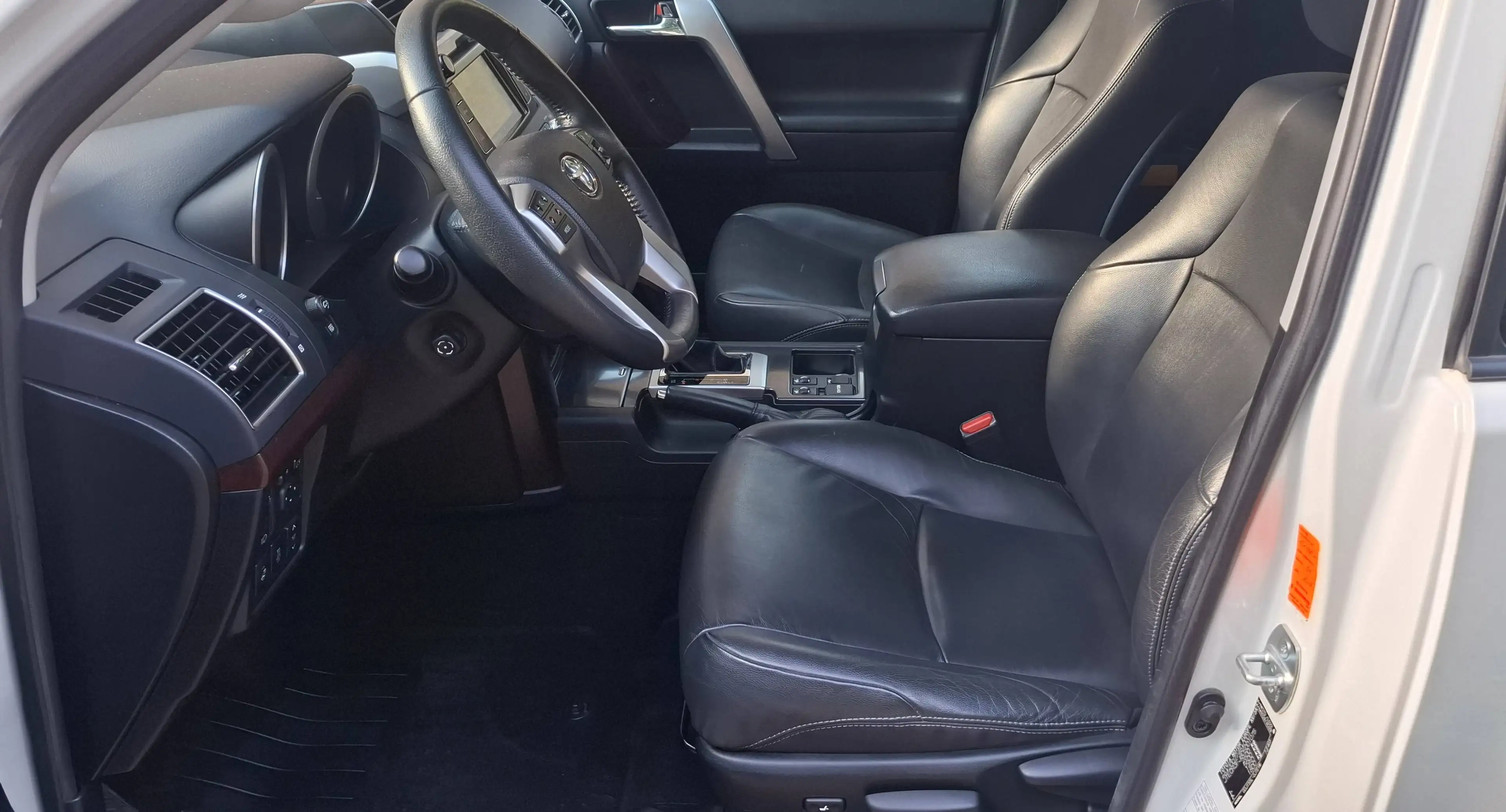 Toyota Land Cruiser 2.8 D-4D EXECUTIVE AUTOMATIK NAVI LEDER AHK 1.HAND! *TRAUMHAFT!* — photo 8