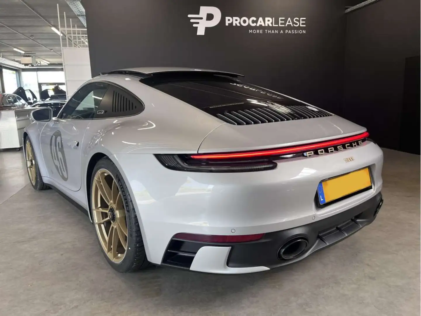 Porsche 992 911 CARRERA 4 GTS CENTENAIRE/LE MANS 1of72 Noir - 2
