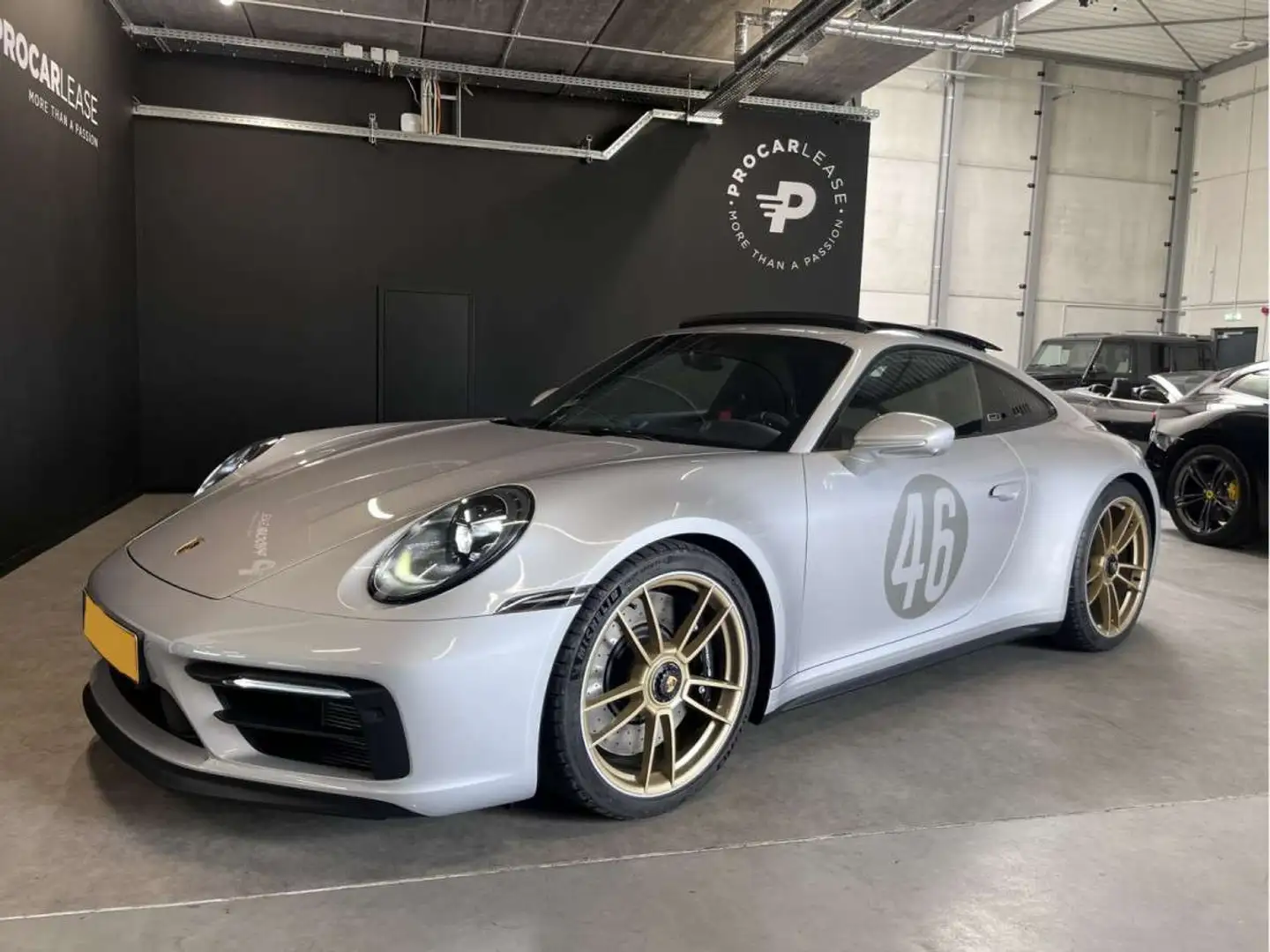 Porsche 992 911 CARRERA 4 GTS CENTENAIRE/LE MANS 1of72 Noir - 1