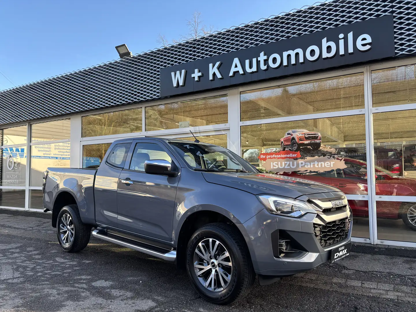Isuzu D-Max LSE Space Cab neues Modell 4WD 6AT AHK Rollo Grau - 1