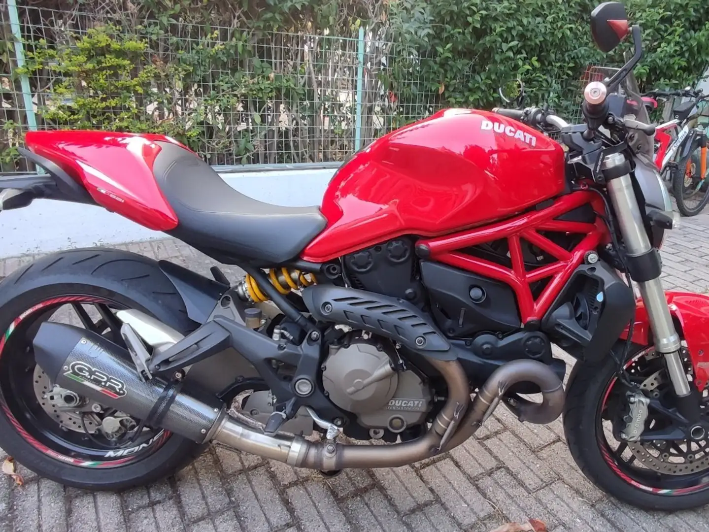 Ducati Monster 821 abs Rosso - 1
