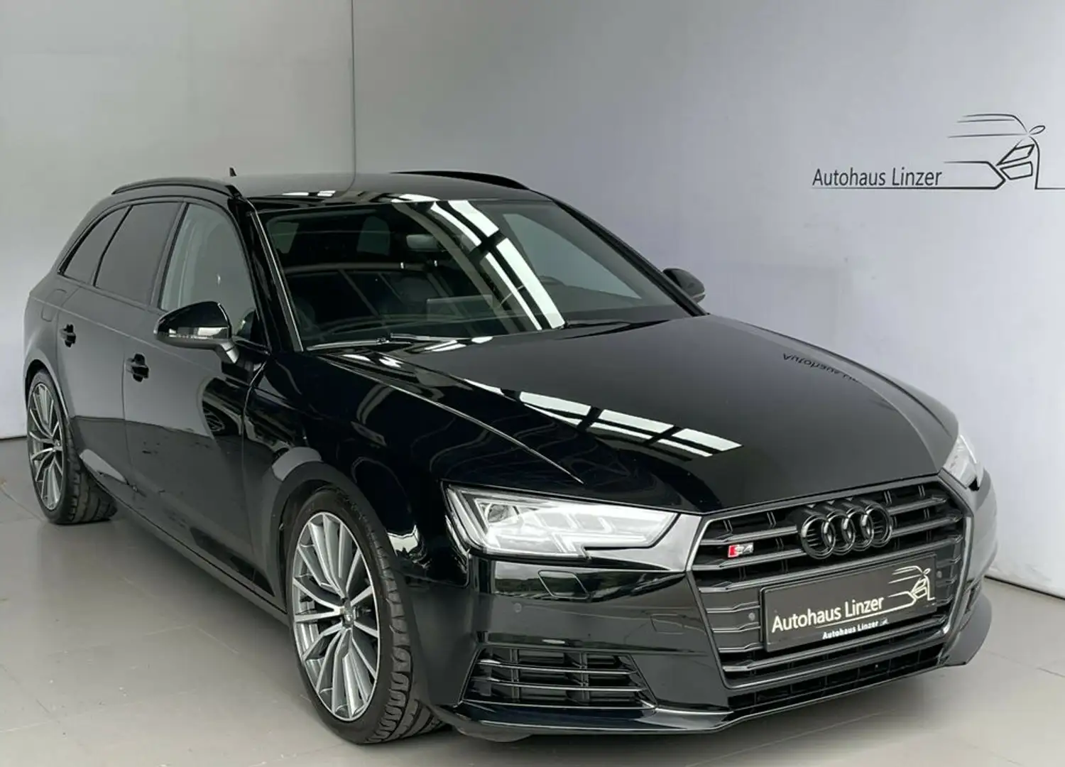 Audi A4 quattro *MATRIX*KeyGo*AHK*AmbienteB*LenkradH*19 Schwarz - 1