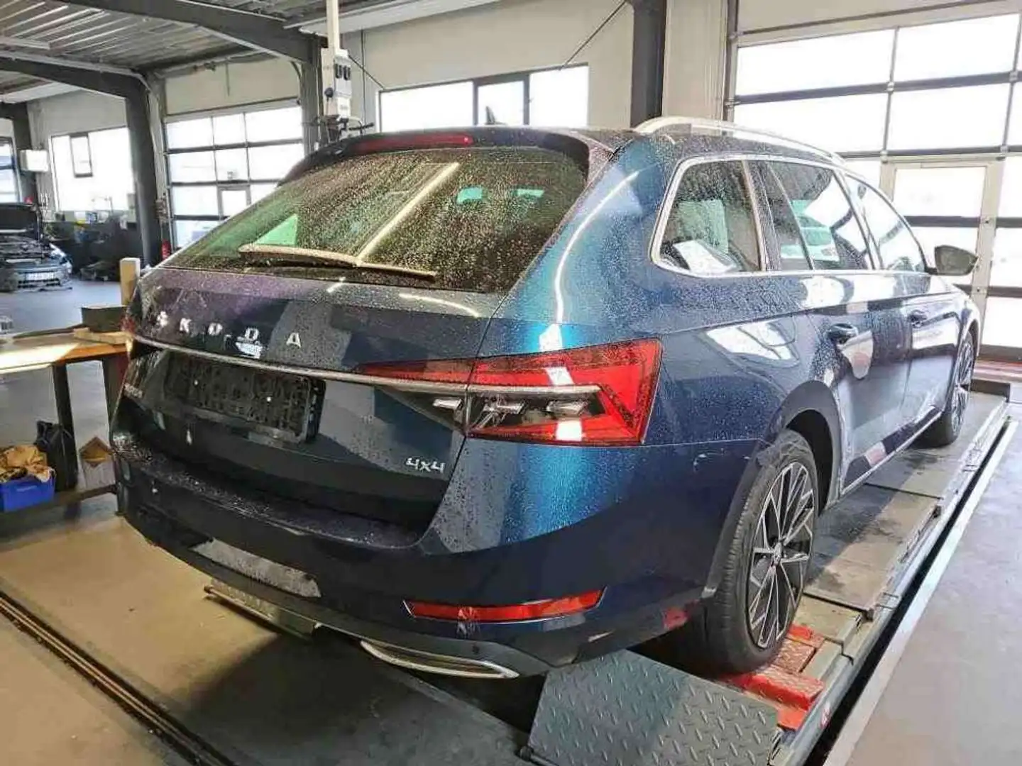 Skoda Superb Combi L&K 2.0TDI 4x4 147kW*NAVI*PANO*LEDE Blau - 2