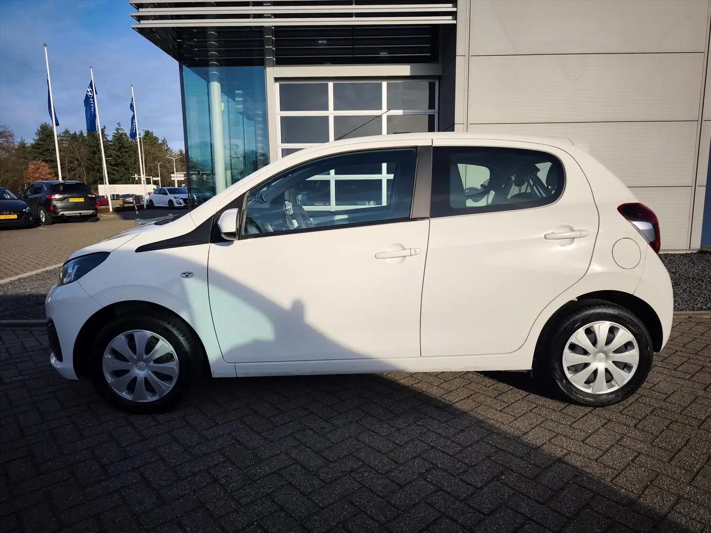 Peugeot 108 1.0 e-VTi 72pk 5D Active | Airco | all seasons Blanc - 2