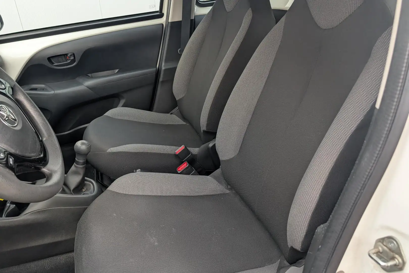 Toyota Aygo 1.0 VVT-i x-fun |Telefoonbediening op stuur| 4 Spe Blanc - 2