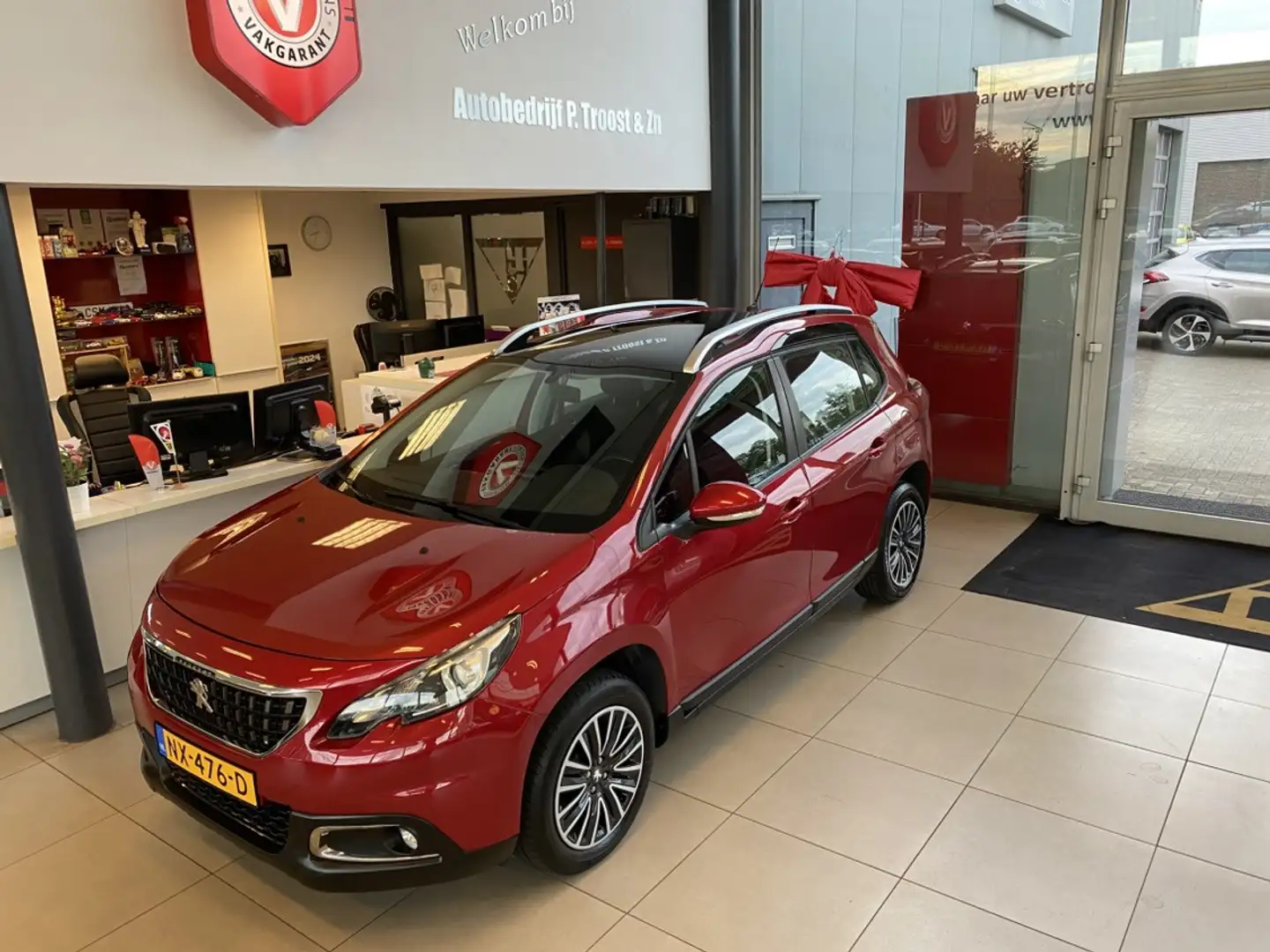 Peugeot 2008 1.2 PureTech Blue Lion,Panoramadak,Navigatie,Parke Rot - 2