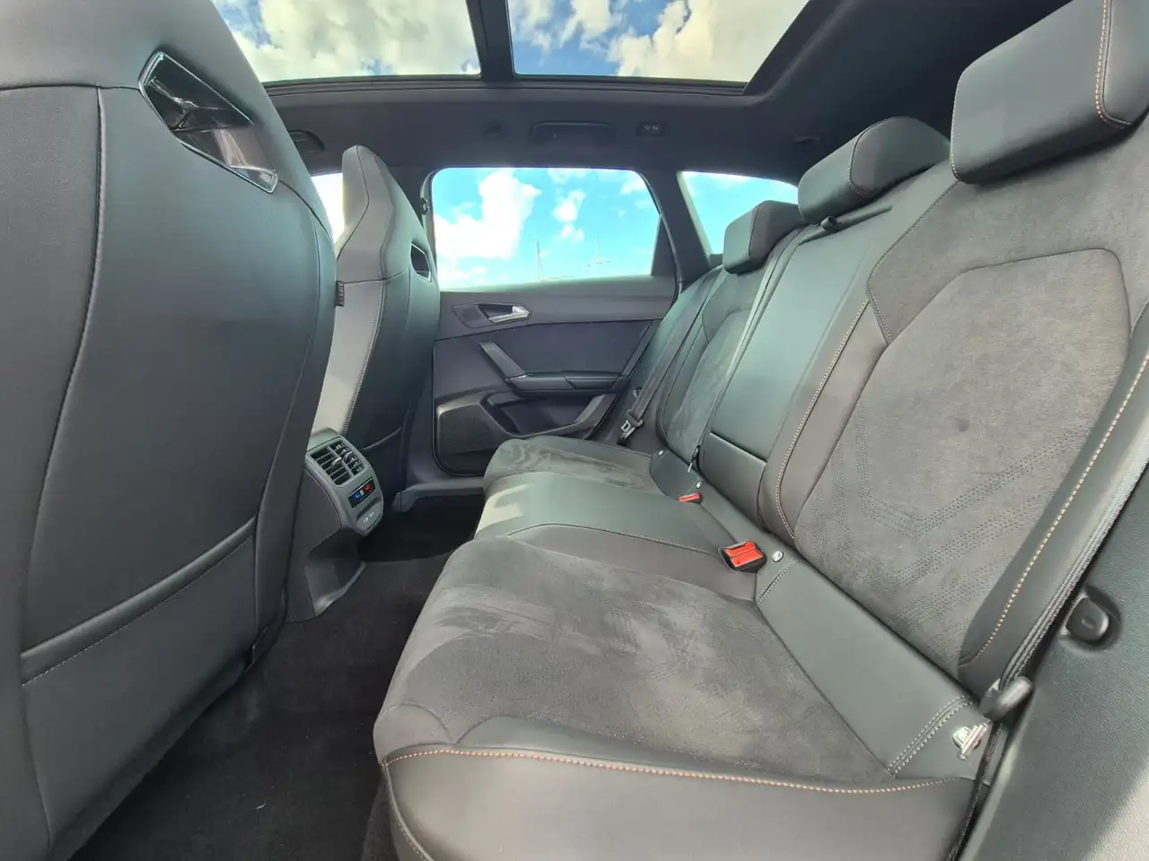 Cupra Leon 1.5 eTSI PANO*DCC*MATRIX*DINAMICA*AHK*5JG., миниатюра 14