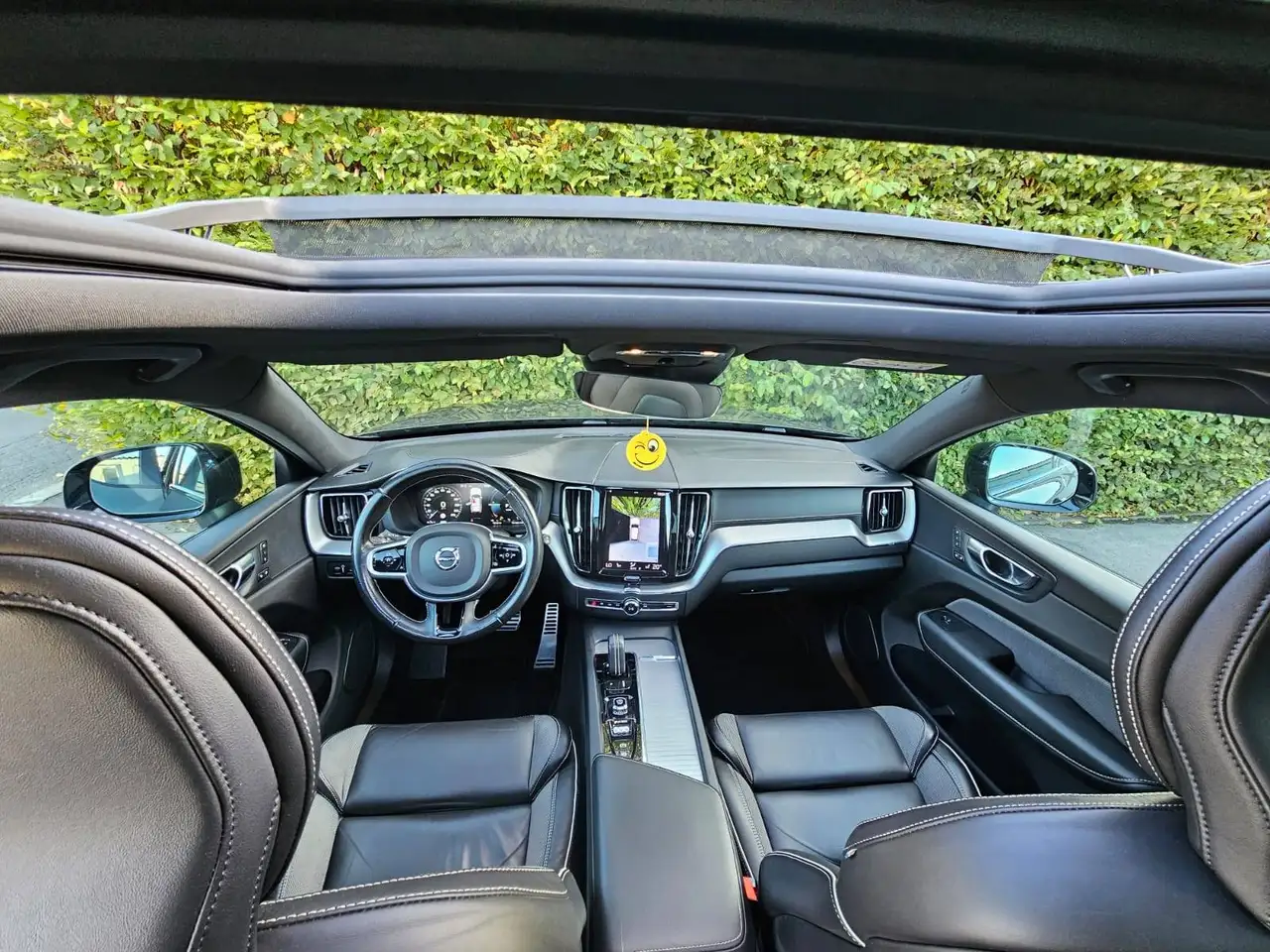 Volvo XC60 Plug in hybrid R design Black pack 360 CAMERA PANO MEMORY STUUR ZETELVERWARMING, миниатюра 9