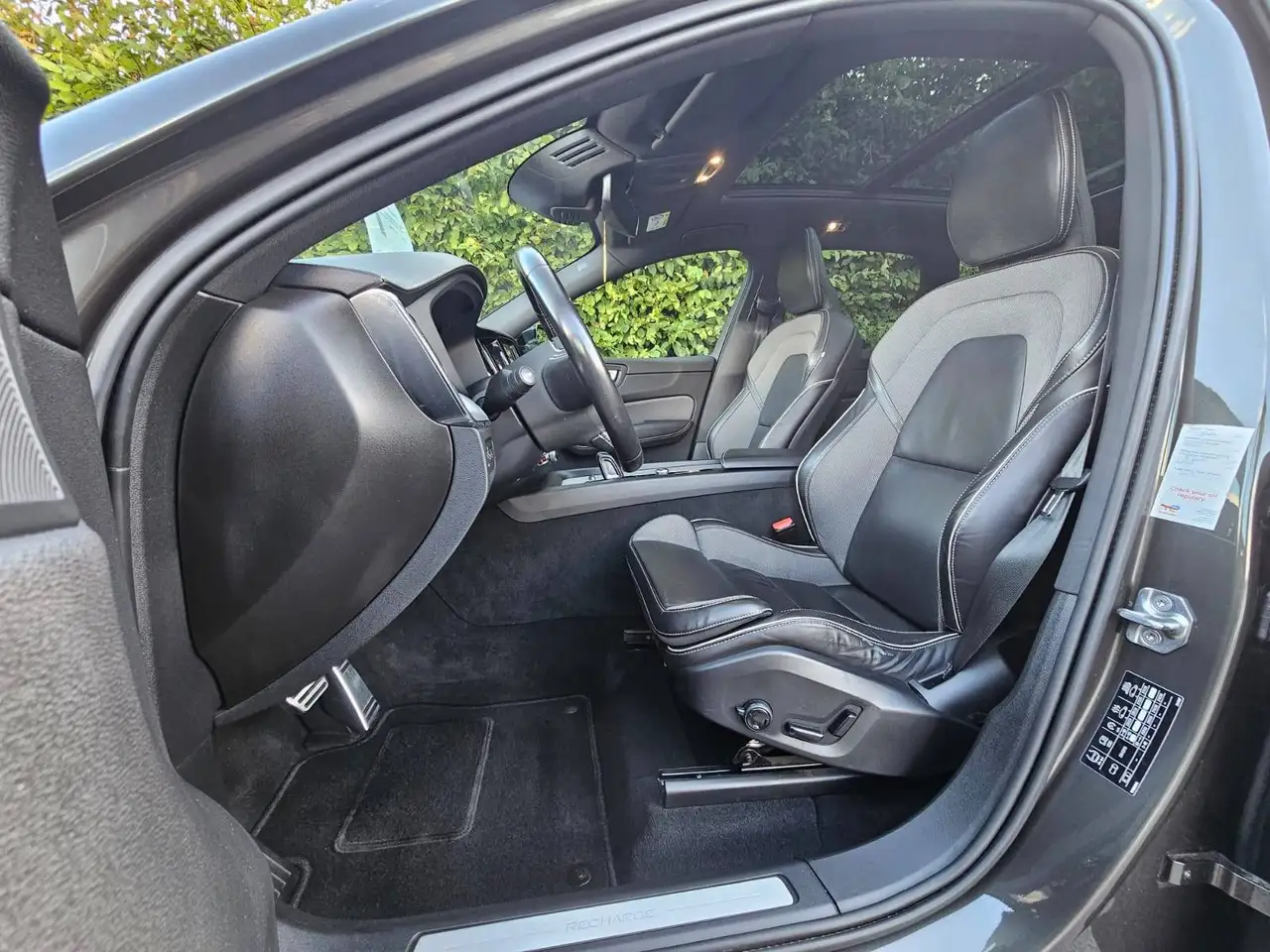 Volvo XC60 Plug in hybrid R design Black pack 360 CAMERA PANO MEMORY STUUR ZETELVERWARMING, миниатюра 21