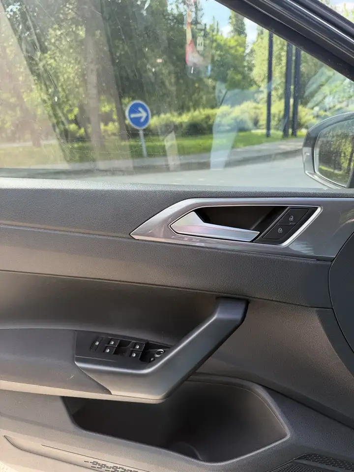 Volkswagen Polo Citadine 5 portes — photo 6