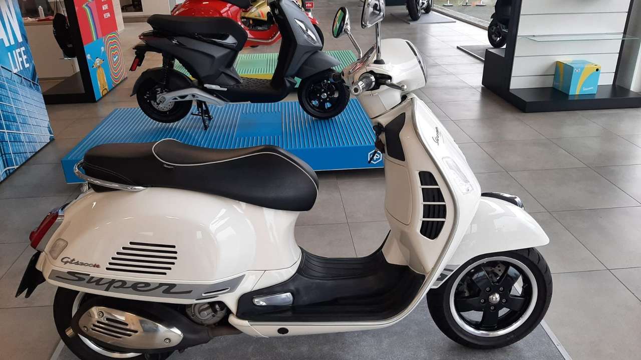 Vespa GTS 300