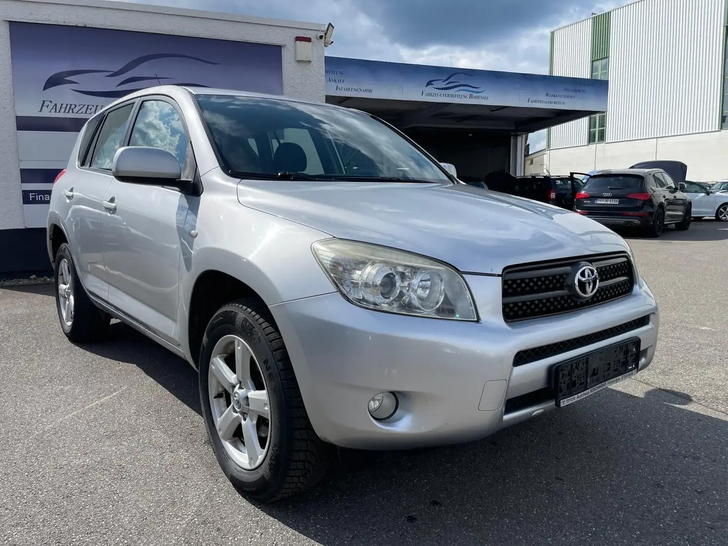Toyota RAV 4 Sol Klima Allrad 4/5 Türer HU neu Silber - 1
