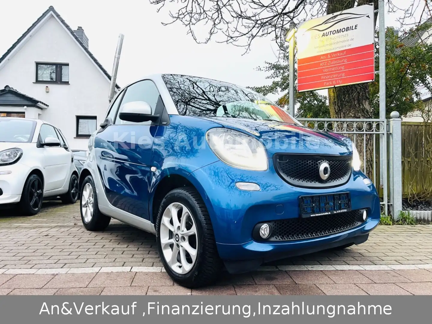smart forTwo Passion 90Ps AUTOM/NAVI/PANO/SITZH/1.HAND Blau - 1